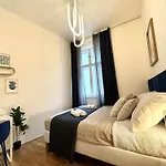 Royal Blue Wenceslas Apartment, Prague